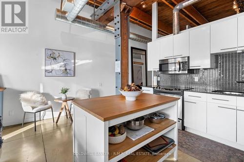 313 - 363 Sorauren Avenue, Toronto, ON - Indoor Photo Showing Kitchen With Upgraded Kitchen