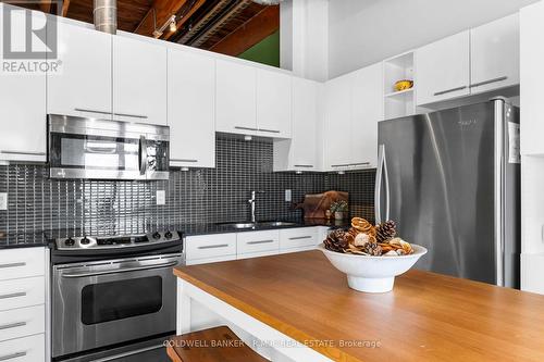 313 - 363 Sorauren Avenue, Toronto, ON - Indoor Photo Showing Kitchen With Upgraded Kitchen