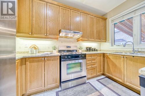 31 Watsonbrook Drive, Brampton, ON - Indoor Photo Showing Kitchen With Double Sink