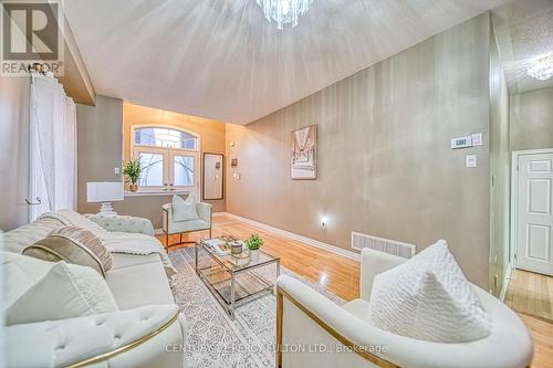 31 Watsonbrook Drive, Brampton, ON - Indoor Photo Showing Living Room