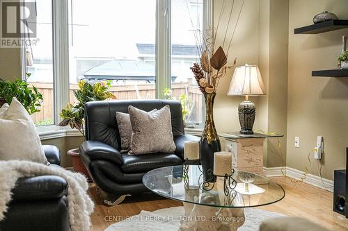 31 Watsonbrook Drive, Brampton, ON - Indoor Photo Showing Living Room