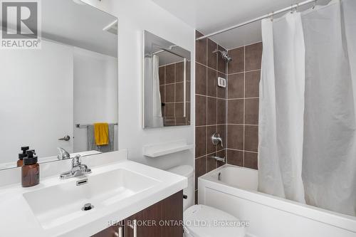 1208 - 1410 Dupont Street, Toronto, ON - Indoor Photo Showing Bathroom