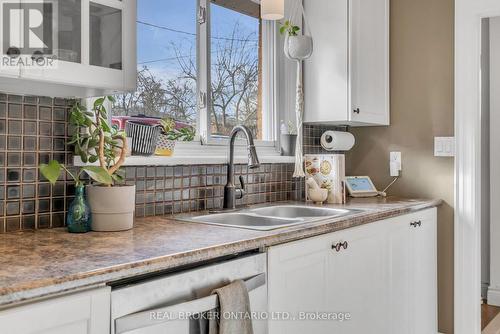 1168 Westerdam Road, Mississauga, ON - Indoor Photo Showing Kitchen With Double Sink