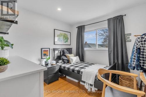 1168 Westerdam Road, Mississauga, ON - Indoor Photo Showing Bedroom