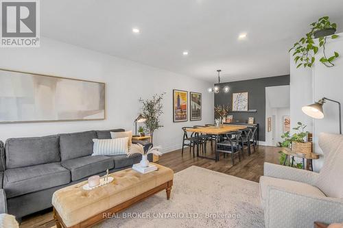 1168 Westerdam Road, Mississauga, ON - Indoor Photo Showing Living Room