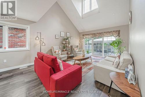 93 Lynch Circle S, Guelph, ON - Indoor Photo Showing Living Room