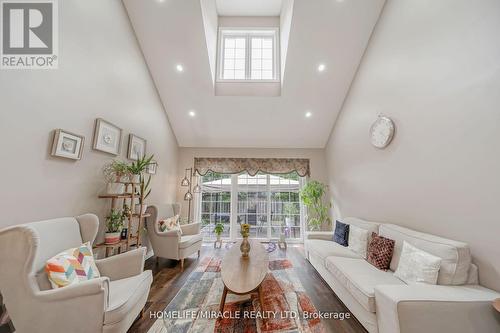 93 Lynch Circle S, Guelph, ON - Indoor Photo Showing Living Room