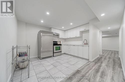 93 Lynch Circle S, Guelph, ON - Indoor Photo Showing Kitchen