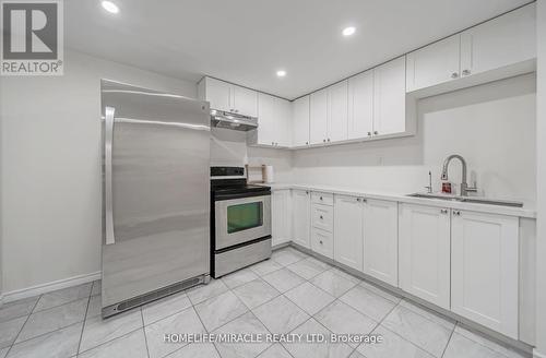 93 Lynch Circle S, Guelph, ON - Indoor Photo Showing Kitchen