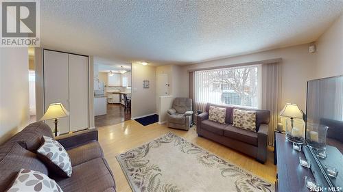 88 Thorn Crescent, Regina, SK - Indoor Photo Showing Living Room