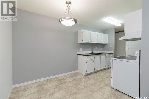 306B 4040 8Th Street E, Saskatoon, SK - Indoor Photo Showing Kitchen