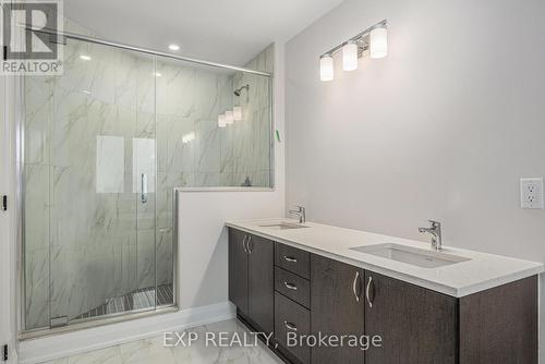 402 Fleet Canuck, Ottawa, ON - Indoor Photo Showing Bathroom