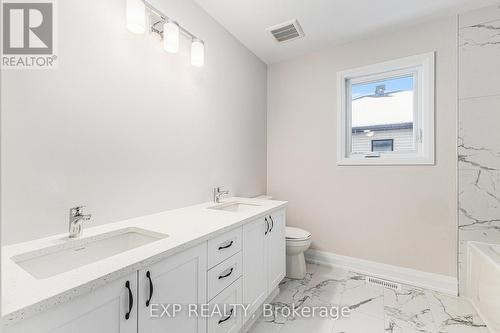 402 Fleet Canuck, Ottawa, ON - Indoor Photo Showing Bathroom