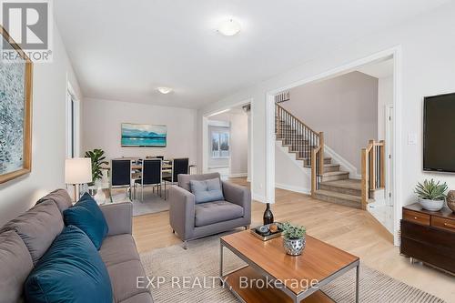 402 Fleet Canuck, Ottawa, ON - Indoor Photo Showing Living Room