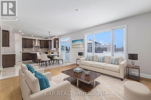 402 Fleet Canuck, Ottawa, ON - Indoor Photo Showing Living Room