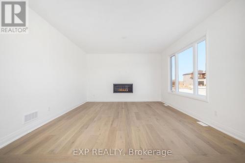 1977 Hawker, Ottawa, ON - Indoor With Fireplace