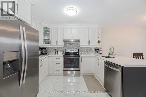 16 Hollingsworth Circle, Brampton, ON - Indoor Photo Showing Kitchen With Double Sink With Upgraded Kitchen