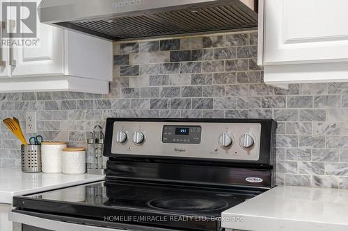 16 Hollingsworth Circle, Brampton, ON - Indoor Photo Showing Kitchen