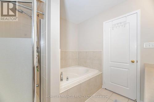 16 Hollingsworth Circle, Brampton, ON - Indoor Photo Showing Bathroom