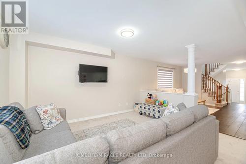 16 Hollingsworth Circle, Brampton, ON - Indoor Photo Showing Living Room