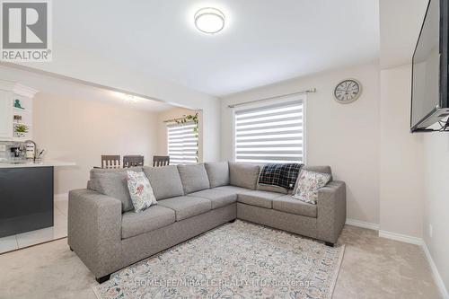 16 Hollingsworth Circle, Brampton, ON - Indoor Photo Showing Living Room