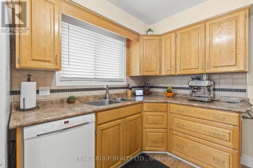 7169 Viscount Street, Niagara Falls (212 - Morrison), ON - Indoor Photo Showing Kitchen With Double Sink