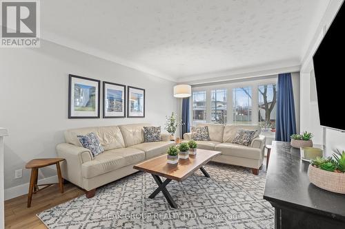 7169 Viscount Street, Niagara Falls (212 - Morrison), ON - Indoor Photo Showing Living Room