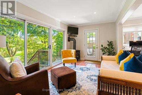 365 2Nd Avenue E, Owen Sound, ON - Indoor Photo Showing Living Room