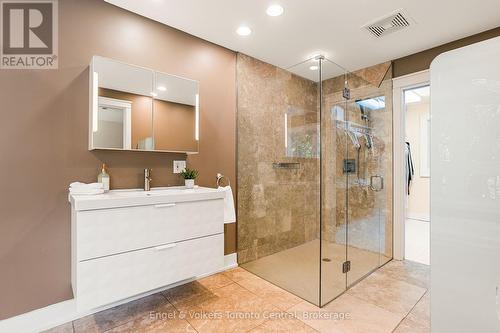 365 2Nd Avenue E, Owen Sound, ON - Indoor Photo Showing Bathroom