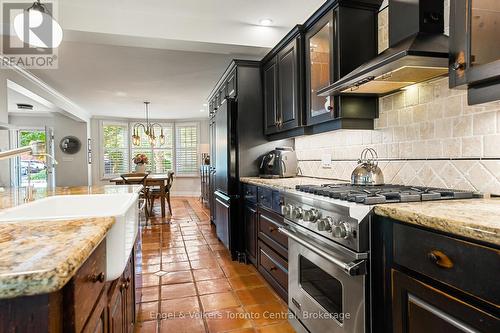 365 2Nd Avenue E, Owen Sound, ON - Indoor Photo Showing Kitchen With Upgraded Kitchen