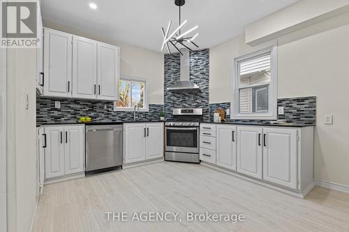 5122 Jepson Street, Niagara Falls (211 - Cherrywood), ON - Indoor Photo Showing Kitchen