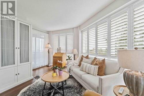 2603 - 701 Geneva Street, St. Catharines (437 - Lakeshore), ON - Indoor Photo Showing Living Room