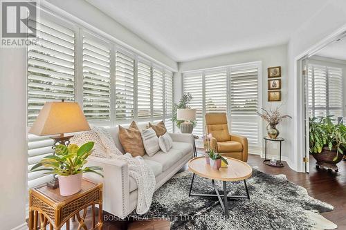 2603 - 701 Geneva Street, St. Catharines (437 - Lakeshore), ON - Indoor Photo Showing Living Room