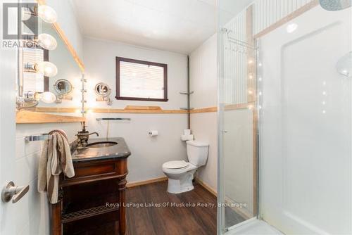 1524 Hekkla Road, Muskoka Lakes (Cardwell), ON - Indoor Photo Showing Bathroom