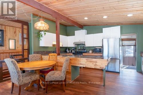 1524 Hekkla Road, Muskoka Lakes (Cardwell), ON - Indoor Photo Showing Dining Room