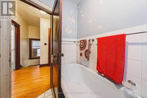 8 Main Street, Toronto, ON - Indoor Photo Showing Bathroom