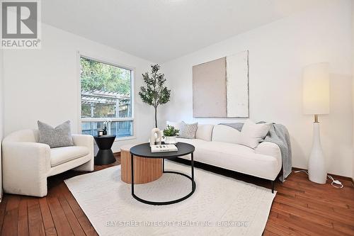 128 Larksmere Court, Markham, ON - Indoor Photo Showing Living Room