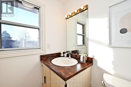 128 Larksmere Court, Markham, ON - Indoor Photo Showing Bathroom