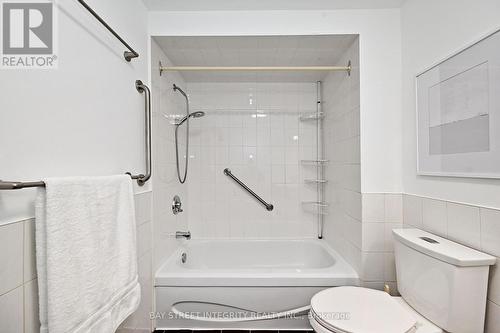 128 Larksmere Court, Markham, ON - Indoor Photo Showing Bathroom