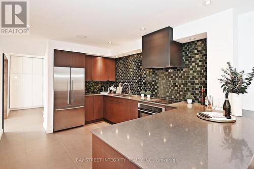 128 Larksmere Court, Markham, ON - Indoor Photo Showing Kitchen