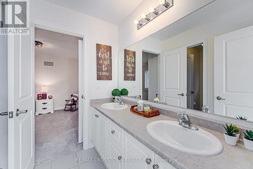 96 Manor Hampton Street, East Gwillimbury, ON - Indoor Photo Showing Bathroom