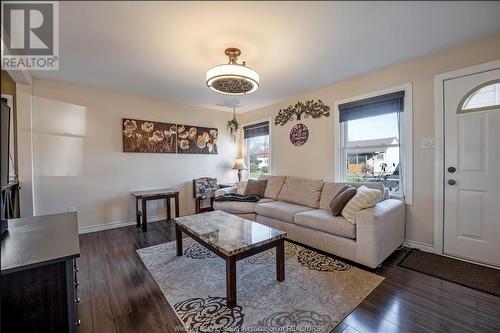 1621 Tourangeau Road, Windsor, ON - Indoor Photo Showing Living Room