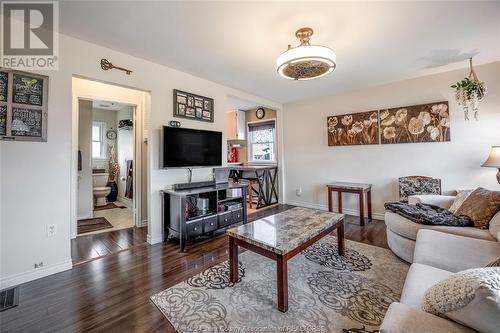 1621 Tourangeau Road, Windsor, ON - Indoor Photo Showing Living Room