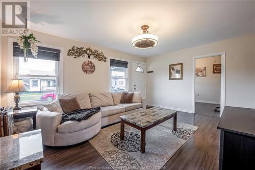 1621 Tourangeau Road, Windsor, ON - Indoor Photo Showing Living Room