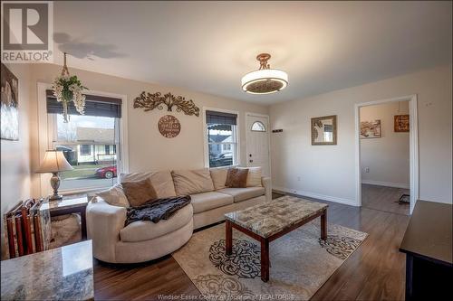 1621 Tourangeau Road, Windsor, ON - Indoor Photo Showing Living Room