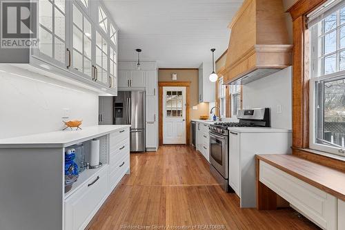 1174 Chilver Road, Windsor, ON - Indoor Photo Showing Kitchen