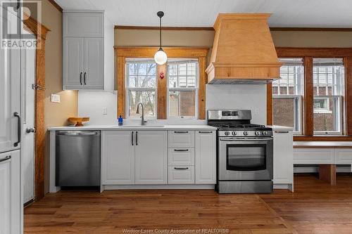 1174 Chilver Road, Windsor, ON - Indoor Photo Showing Kitchen