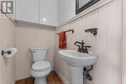 1174 Chilver Road, Windsor, ON - Indoor Photo Showing Bathroom