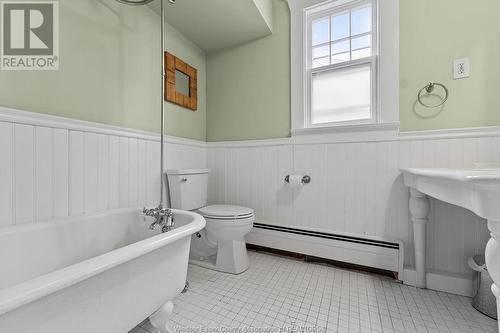 1174 Chilver Road, Windsor, ON - Indoor Photo Showing Bathroom