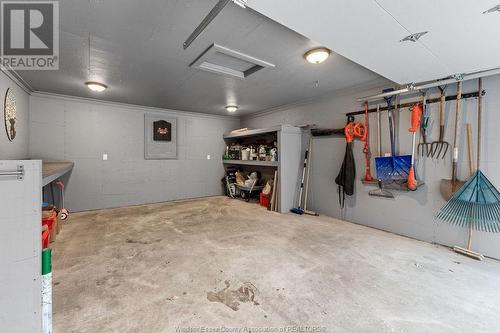 1174 Chilver Road, Windsor, ON - Indoor Photo Showing Garage